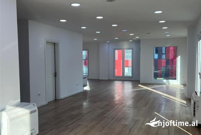 Ambient biznesi me qera 3+1 ne Tirane - 2,300 Euro