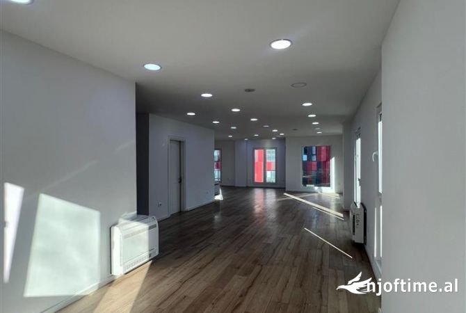 Ambient biznesi me qera 3+1 ne Tirane - 2,300 Euro