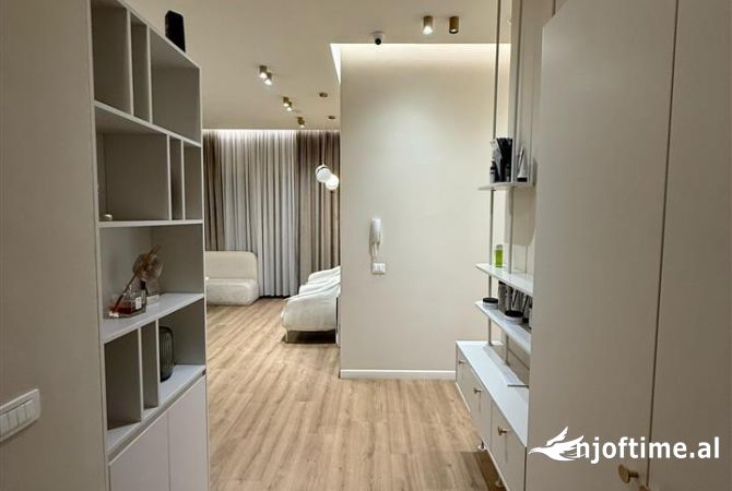 Ambient biznesi me qera 3+1 ne Tirane - 2,000 Euro