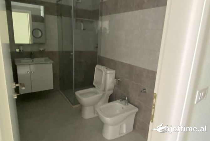 Shtepi ne shitje Apartament ne Vlore, 2+1, Mobilimi E mobiluar, Pagesa 186,450  Euro.