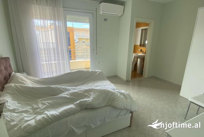 Shtepi ne shitje Apartament ne Vlore, 2+1, Mobilimi E mobiluar, Pagesa 186,450  Euro.
