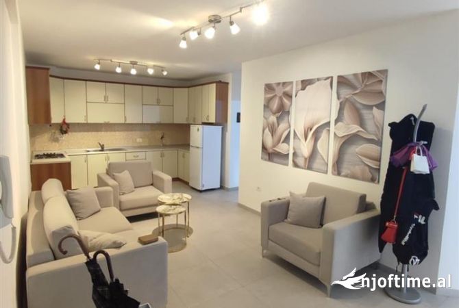 Shtepi me qera Apartament ne Tirane, 2+1, Mobilimi E mobiluar, Pagesa 700  Euro.