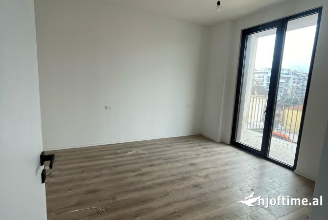 Shtepi ne shitje Apartament ne Tirane, 1+1, Mobilimi Bosh, pa mobiluar, Pagesa 294,000  Euro.