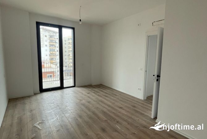 Shtepi ne shitje Apartament ne Tirane, 1+1, Mobilimi Bosh, pa mobiluar, Pagesa 294,000  Euro.