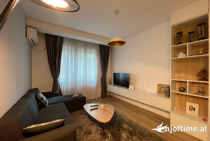 Shtepi me qera Apartament ne Tirane, 2+1, Mobilimi E mobiluar, Pagesa 550  Euro.