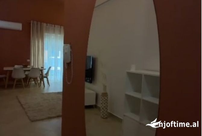 Shtepi me qera 2+1 ne Tirane - 800 Euro