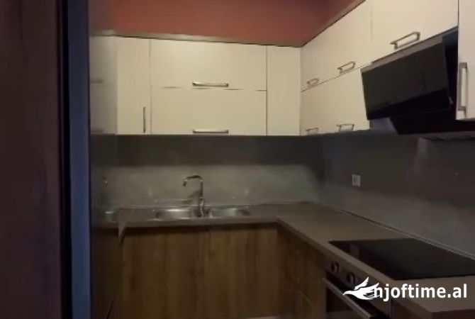 Shtepi me qera Apartament ne Tirane, 2+1, Mobilimi E mobiluar, Pagesa 800  Euro.