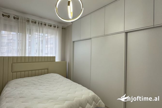 Shtepi ne shitje Apartament ne Tirane, 2+1, Mobilimi Bosh, pa mobiluar, Pagesa 140,000  Euro.