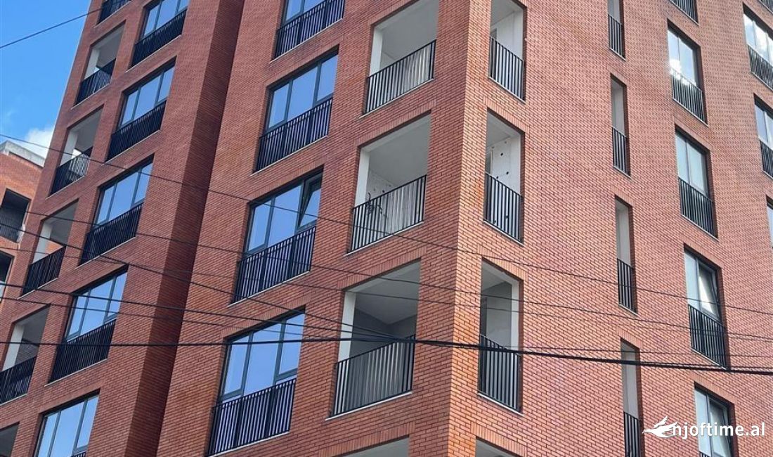 Shtepi ne shitje Apartament ne Tirane, 2+1, Mobilimi Bosh, pa mobiluar, Pagesa 144,001  Euro.