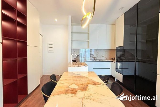 Shtepi me qera 3+1 ne Tirane - 2,500 Euro