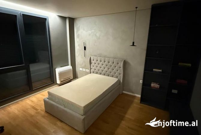 Shtepi ne shitje Apartament ne Tirane, 3+1, Mobilimi E mobiluar, Pagesa 200,000  Euro.