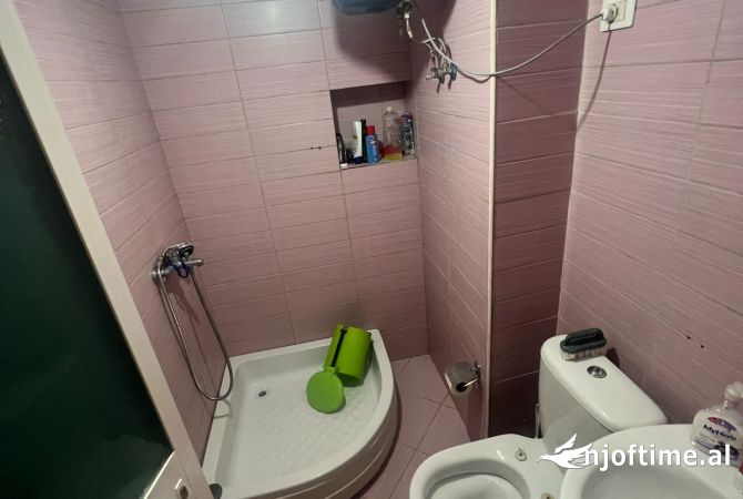 Shtepi me qera Apartament ne Tirane, 1+1, Mobilimi Bosh, pa mobiluar, Pagesa 400  Euro.