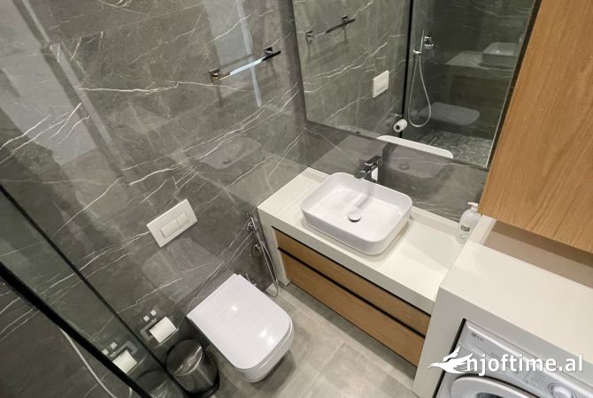 Shtepi me qera Apartament ne Tirane, 2+1, Mobilimi E mobiluar, Pagesa 1,200  Euro.