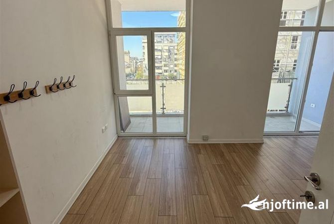 Ambient biznesi me qera 3+1 ne Tirane - 1,500 Euro