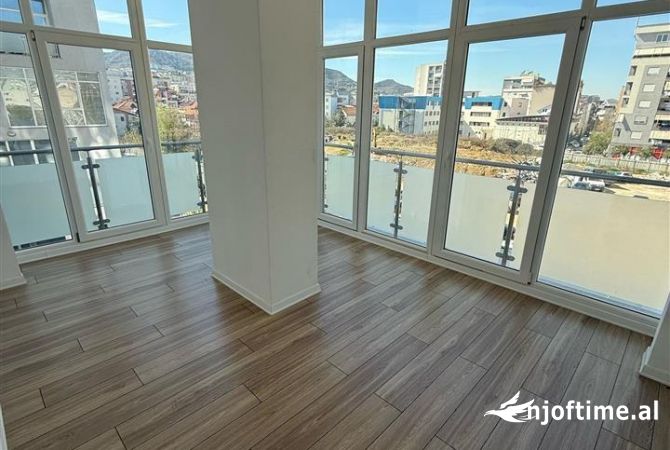 Ambient biznesi me qera 3+1 ne Tirane - 1,500 Euro