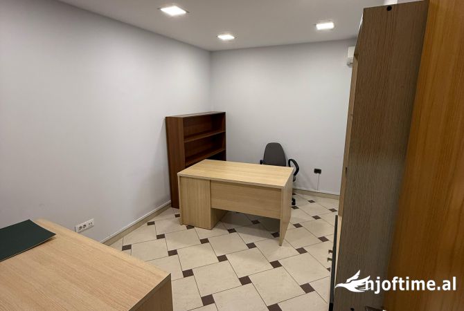 AMBIENT BIZNESI ME QERA NE BLLOK 