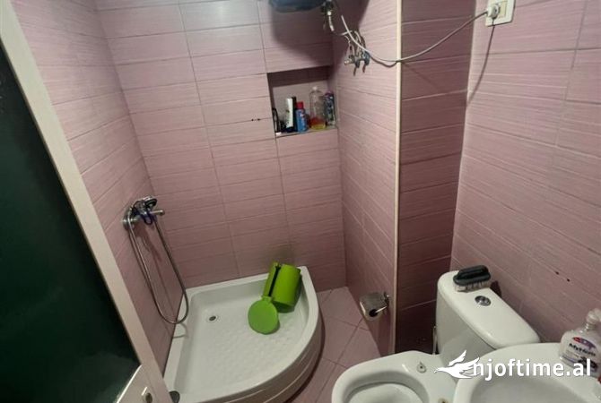 Shtepi me qera Apartament ne Tirane, 1+1, Mobilimi E mobiluar, Pagesa 400  Euro.