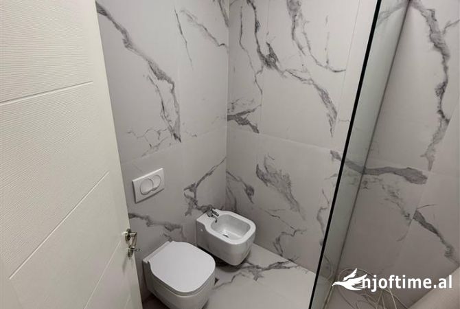 Ambient biznesi me qera 3+1 ne Tirane - 1,500 Euro