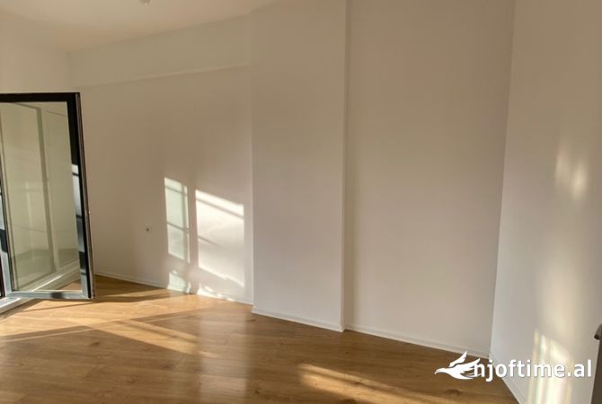 Shtepi me qera Apartament ne Tirane, 2+1, Mobilimi Bosh, pa mobiluar, Pagesa 70,000  Leke.