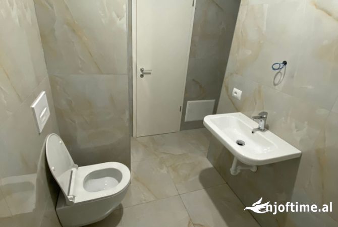 Shtepi me qera Apartament ne Tirane, 2+1, Mobilimi Bosh, pa mobiluar, Pagesa 70,000  Leke.