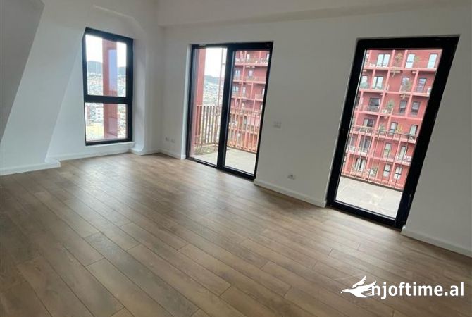 Ambient biznesi me qera 3+1 ne Tirane - 1,450 Euro