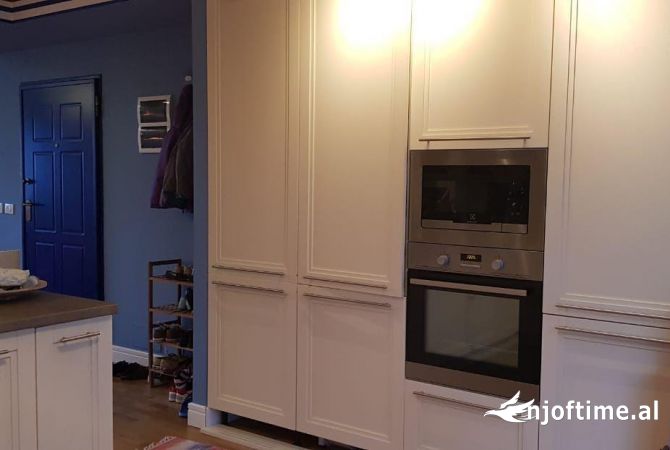 Shtepi me qera 3+1 ne Tirane - 1,100 Euro