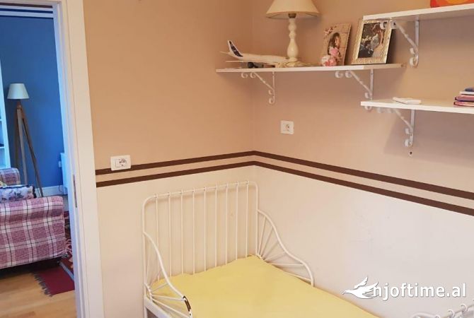 Shtepi me qera Apartament ne Tirane, 3+1, Mobilimi E mobiluar, Pagesa 1,100  Euro.