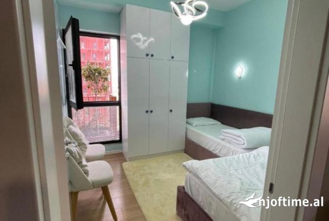 Shtepi ne shitje Apartament ne Tirane, 2+1, Mobilimi E mobiluar, Pagesa 350,000  Euro.