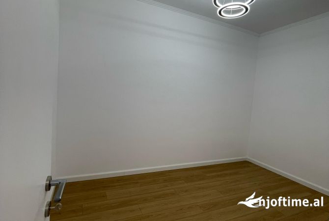 Shtepi ne shitje Apartament ne Tirane, 2+1, Mobilimi E mobiluar, Pagesa 150,000  Euro.