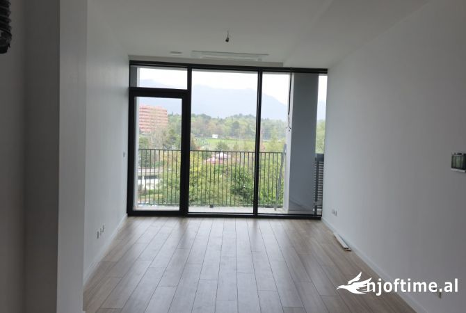 Ambient biznesi me qera 3+1 ne Tirane - 1,200 Euro