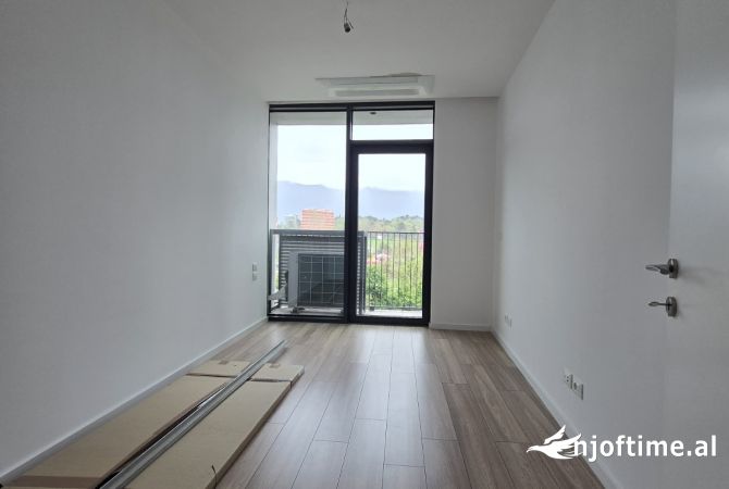 Ambient biznesi me qera 3+1 ne Tirane - 1,200 Euro
