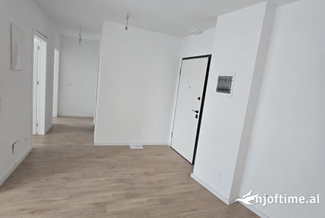 Ambient biznesi me qera 3+1 ne Tirane - 1,200 Euro