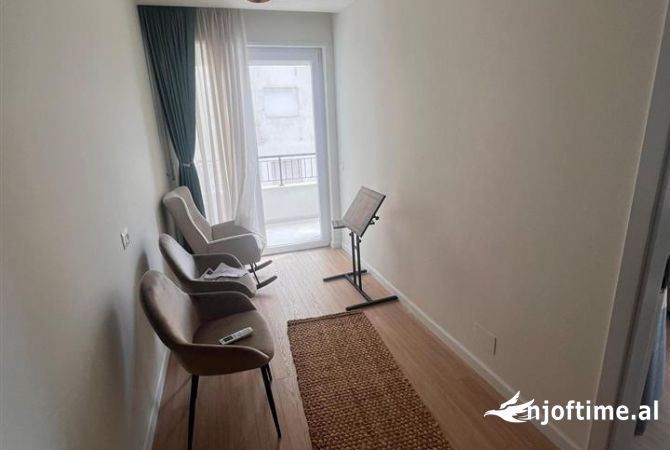Shtepi me qera Apartament ne Tirane, 2+1, Mobilimi E mobiluar, Pagesa 900  Euro.