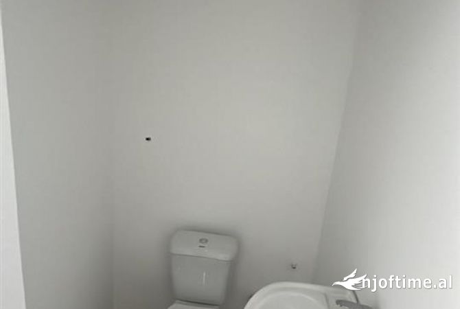 Ambient biznesi me qera 3+1 ne Tirane - 1,500 Euro