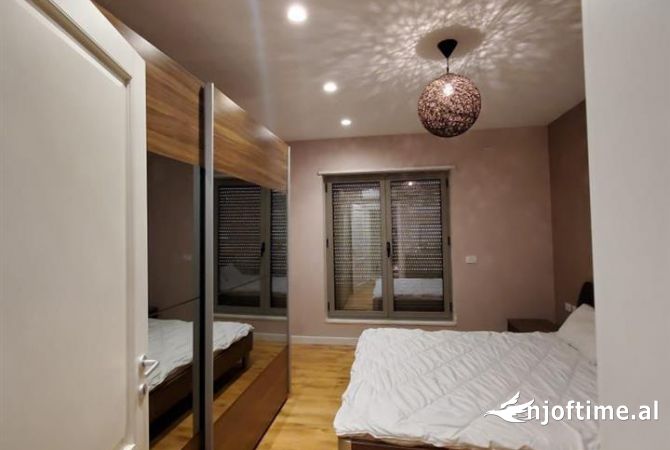 Shtepi me qera Apartament ne Tirane, 2+1, Mobilimi E mobiluar, Pagesa 1,150  Euro.