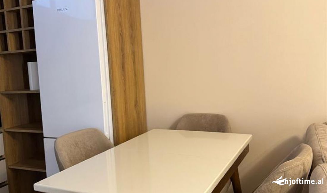 Shtepi me qera Apartament ne Tirane, 2+1, Mobilimi E mobiluar, Pagesa 700  Euro.