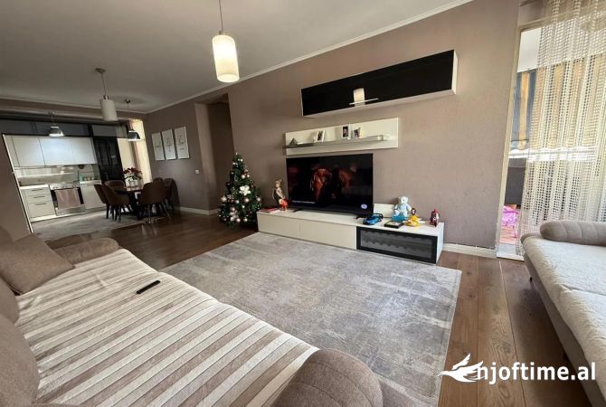 Shtepi ne shitje Apartament ne Tirane, 3+1, Mobilimi E mobiluar, Pagesa 310,000  Euro.