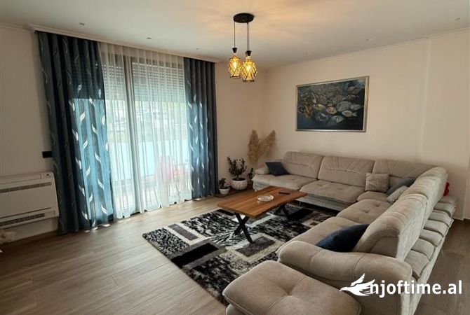 Shtepi me qera 2+1 ne Tirane - 1,700 Euro