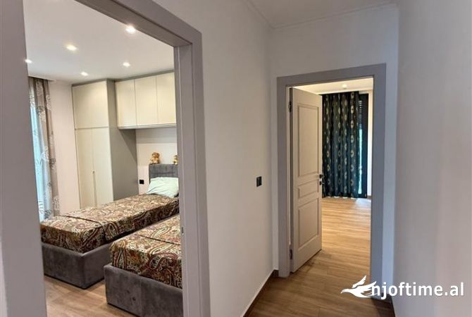 Shtepi me qera 2+1 ne Tirane - 1,700 Euro