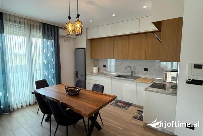 Shtepi me qera Apartament ne Tirane, 2+1, Mobilimi E mobiluar, Pagesa 1,700  Euro.