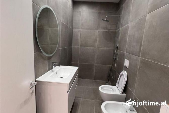 AMBIENT BIZNESI ME QERA TE GARDEN BUILDING 