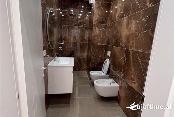 AMBIENT BIZNESI ME QERA TE GARDEN BUILDING 