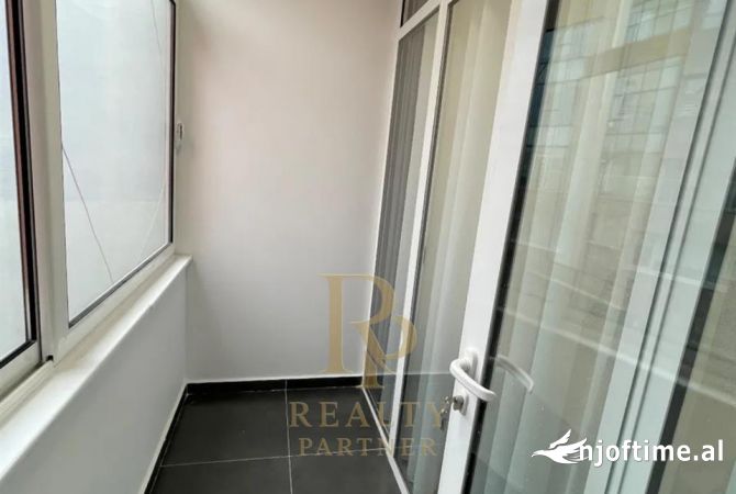 Shtepi ne shitje Apartament ne Tirane, 2+1, Mobilimi E mobiluar, Pagesa 150,000  Euro.