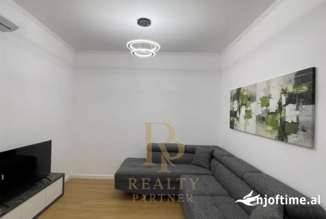 Shtepi ne shitje Apartament ne Tirane, 2+1, Mobilimi E mobiluar, Pagesa 150,000  Euro.