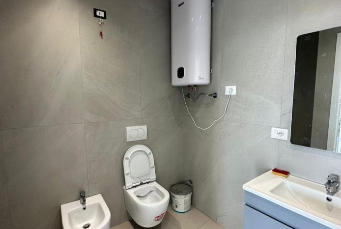 Ambient biznesi me qera 3+1 ne Tirane - 1,300 Euro