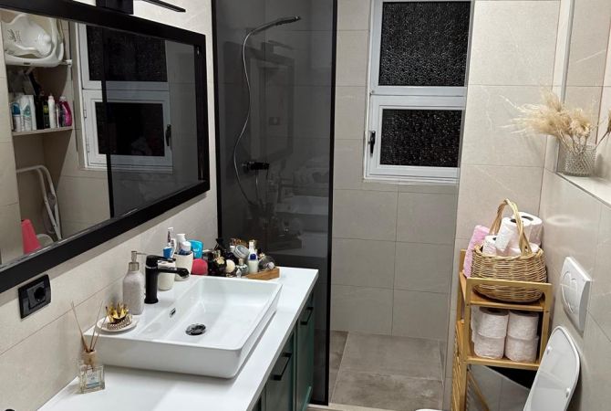 Shtepi ne shitje Apartament ne Tirane, 1+1, Mobilimi E mobiluar, Pagesa 115,000  Euro.
