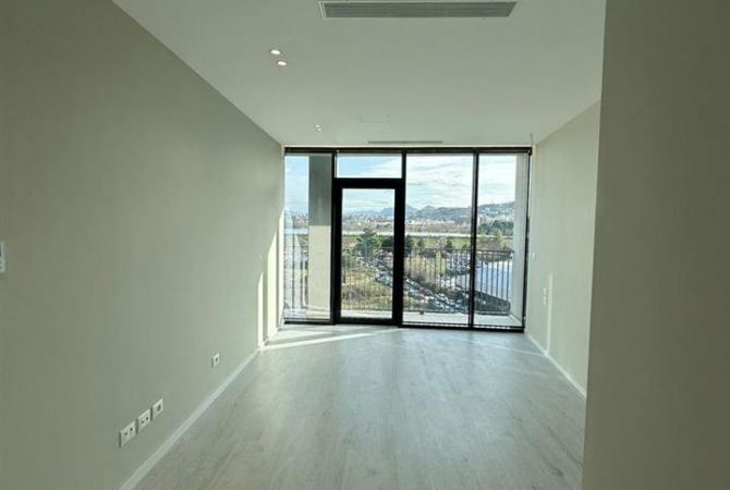 Ambient biznesi me qera 3+1 ne Tirane - 1,300 Euro