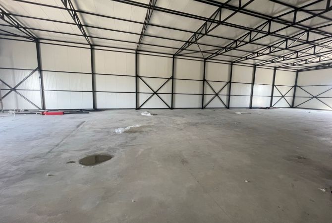 Ambient biznesi me qera 4+1 ne Tirane - 1,100 Euro