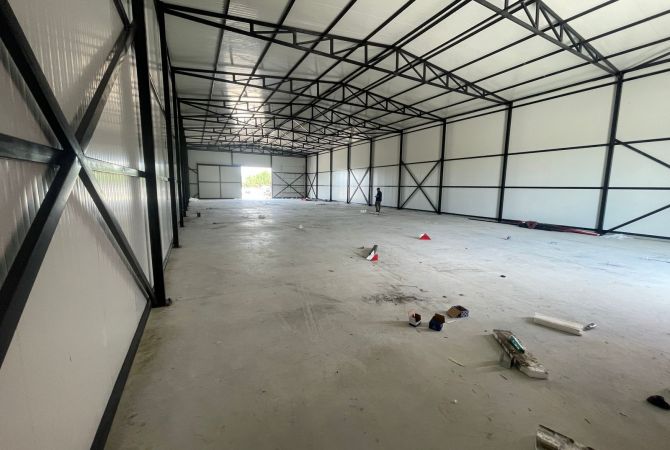 Ambient biznesi me qera 4+1 ne Tirane - 1,100 Euro
