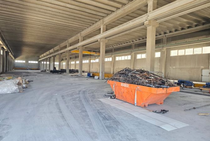 Ambiente Commerciale in Affitto 4+1 a Durazzo - 10,500 Euro